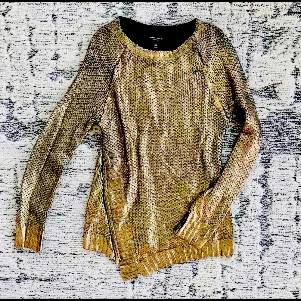 Gorgeous metallic gold sweater - Romeo & Juliette